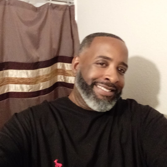 Profile Picture of Carlos Coleman (@carloscolema796) on Poshmark