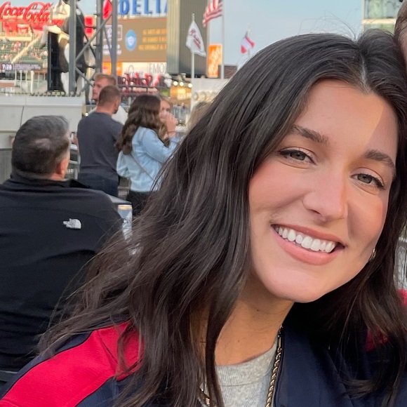 Profile Picture of Zoë Leach (@zaazzle) on Poshmark