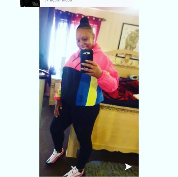 Profile Picture of Ariel Jones (@ariejones09) on Poshmark