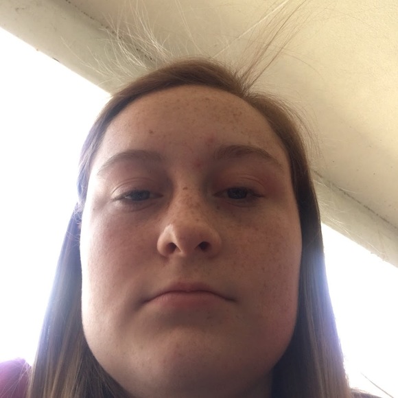 Profile Picture of Elizabeth Shawl (@eshawl0328) on Poshmark