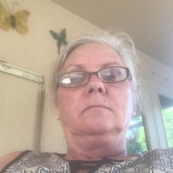 Profile Picture of Sandra Thomas (@cocoa1954) on Poshmark