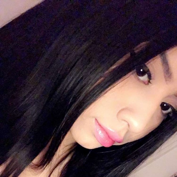 Profile Picture of Kayla Clavijo (@ksmoothieex3) on Poshmark