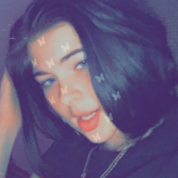 Profile Picture of Kaylee Bowler (@kayleebowler) on Poshmark