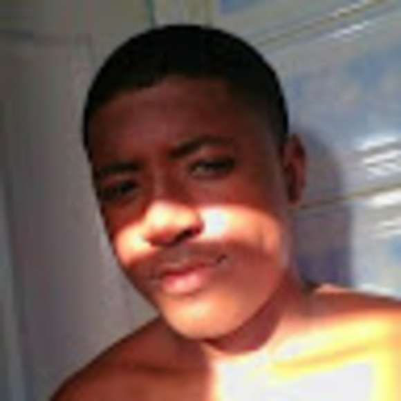 Profile Picture of Assanahwellbad Assanah (@jayassvnvh) on Poshmark