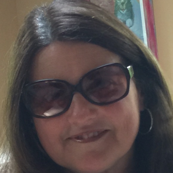 Profile Picture of Diane Minoff (@dianeminoff) on Poshmark