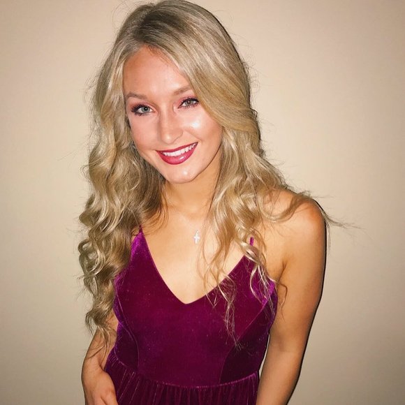 Profile Picture of Gussie Beckman (@gussiebeckman) on Poshmark