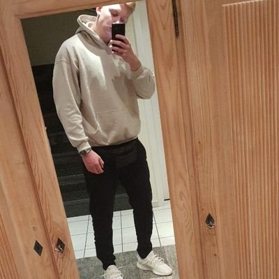 Profile Picture of Tom Michalowski (@TastyI3axon) on Twitter