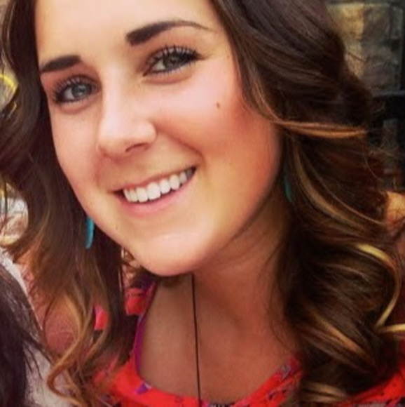 Profile Picture of Jillian Foss (@jillianfoss) on Poshmark