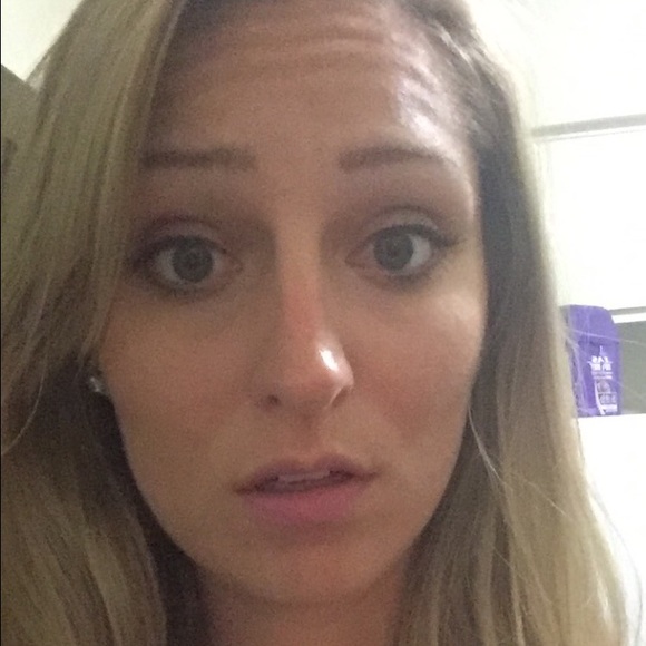 Profile Picture of Amanda Hansen (@amandahansen) on Poshmark