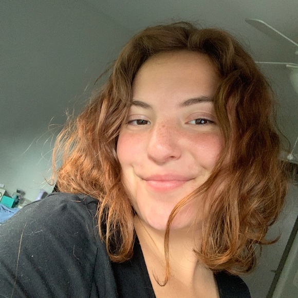 Profile Picture of Ellie Mancina (@emancina) on Poshmark