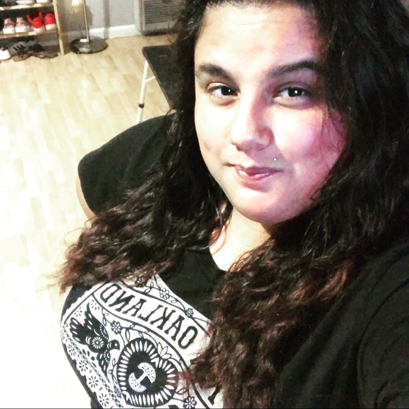 Profile Picture of Jazmin Tizoc (@jazzyfae1952) on Poshmark