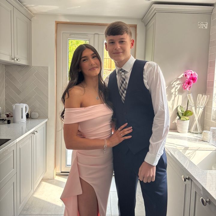 Profile Picture of carlypriv. (@carlypriv23) on Tiktok