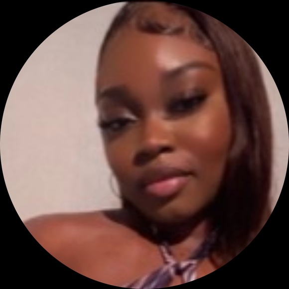 Profile Picture of Tishawna Bennett (@tishawnab) on Poshmark