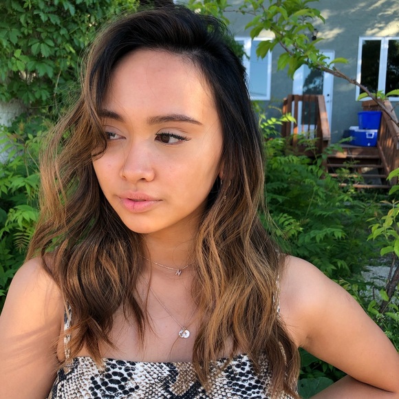 Profile Picture of Nina Buebos (@ninamrochelle) on Poshmark