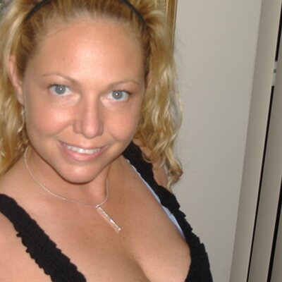 Profile Picture of Lara Toth (@kaialee) on Twitter