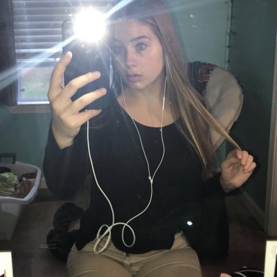 Profile Picture of Sav  🍯 (@_savannapoole) on Twitter