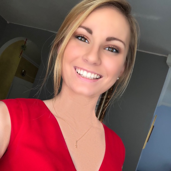 Profile Picture of Maria Broaddus (@mariabroaddus) on Poshmark