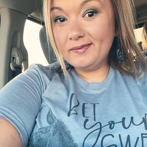 Profile Picture of Heidi Pearson (@hrpearson4) on Poshmark