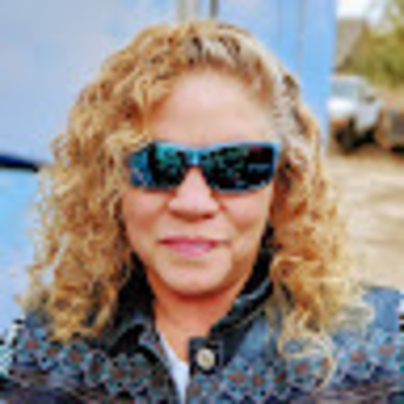 Profile Picture of Carla Hadley (@hellyella) on Poshmark