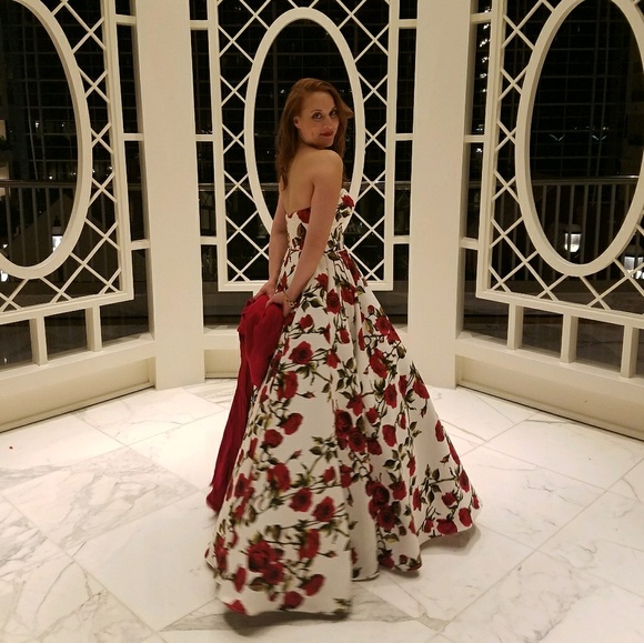 Profile Picture of Amber Rixey (@akrixey27) on Poshmark