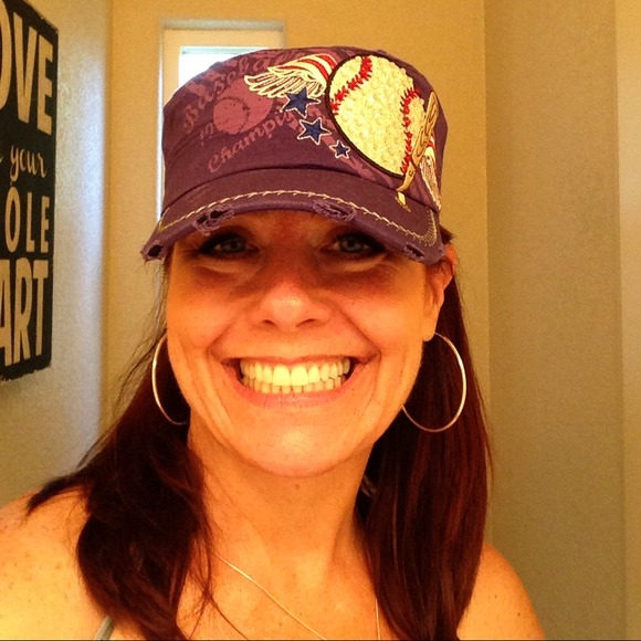 Profile Picture of Shawna Carnatiom (@sccarnation) on Poshmark