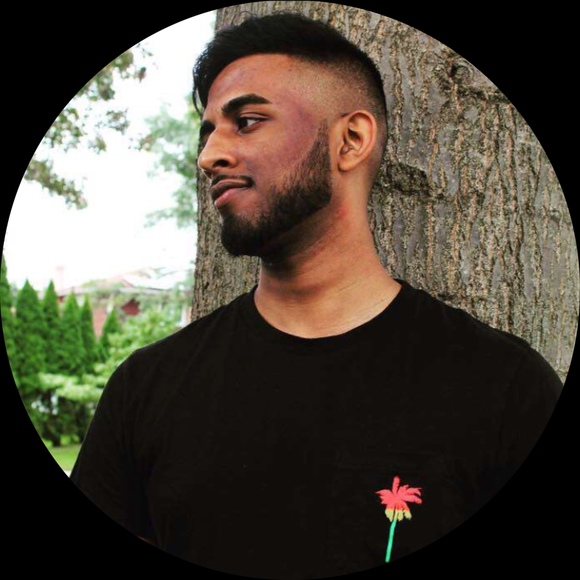 Profile Picture of Stephen Thomas (@stephen_th0ma5) on Poshmark