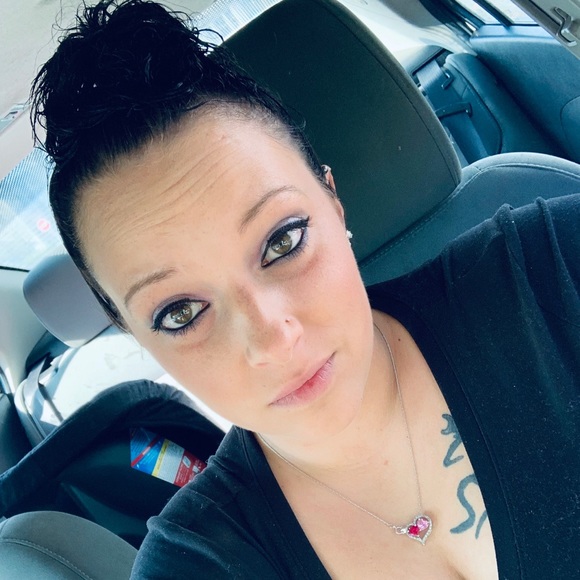 Profile Picture of Makezie Senecal (@makeziesenecal) on Poshmark