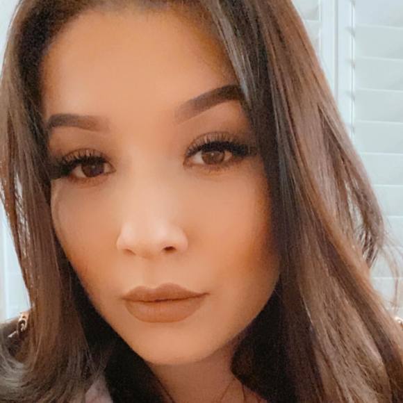 Profile Picture of Crystal Loza (@crystalloza300) on Poshmark