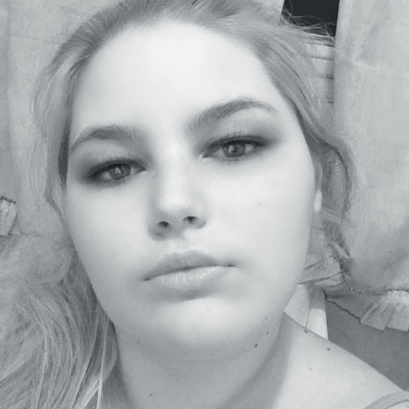 Profile Picture of Bailey Mulhern (@baileymulhern) on Poshmark