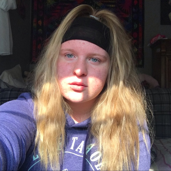 Profile Picture of Abby Potts (@girlbuyer) on Poshmark