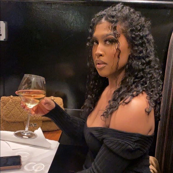 Profile Picture of Danielle Hurt (@danielleramos26) on Poshmark