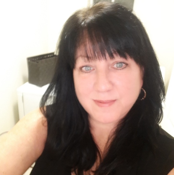 Profile Picture of Martine Stortini (@martinestortini) on Poshmark