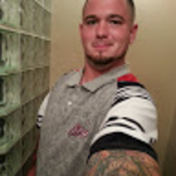 Profile Picture of Kristopher Henderson (@khendo85) on Poshmark