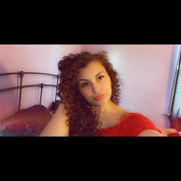 Profile Picture of Brianna Cattano (@briannacanttano) on Poshmark