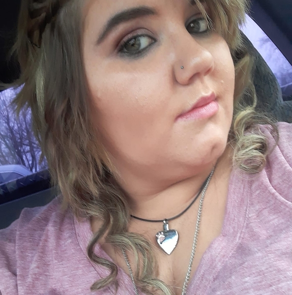 Profile Picture of Sierra Bennett (@sierrabennett69) on Poshmark