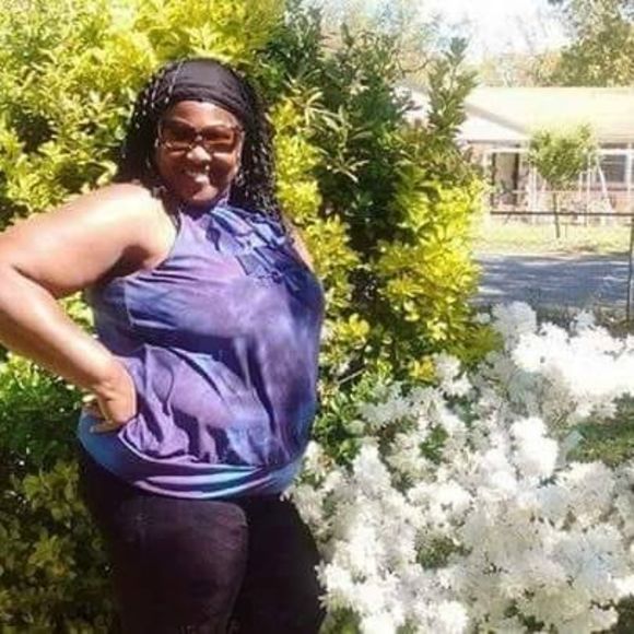 Profile Picture of Carla Youngblood (@carlayoungblood) on Poshmark