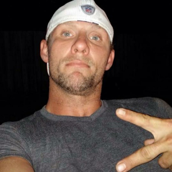 Profile Picture of Stephen Dasher (@dashman302392) on Poshmark