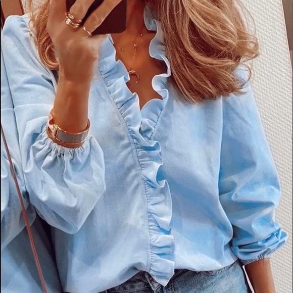 Profile Picture of Lisa Kennedy (@lisabkennedy) on Poshmark