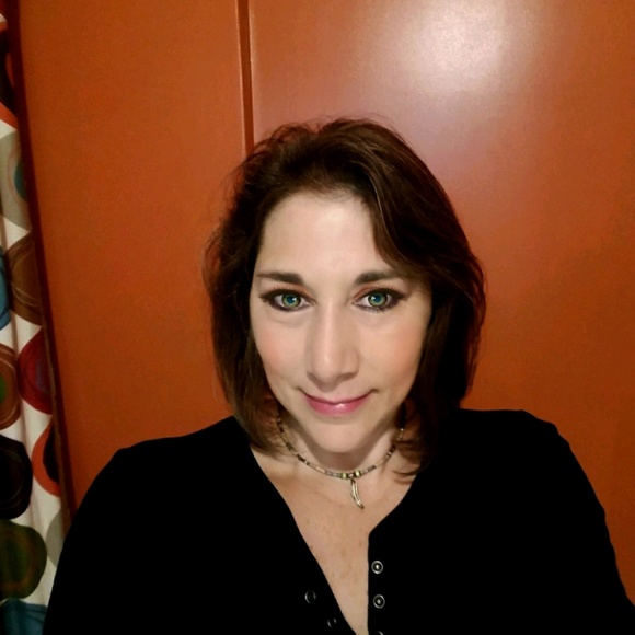 Profile Picture of Jamie Schleicher (@schjamie) on Poshmark