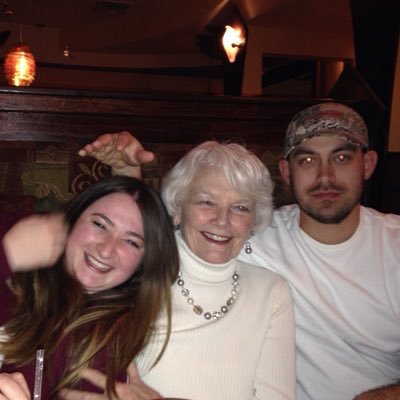 Profile Picture of Lola Finch (@lolajfinch33) on Twitter