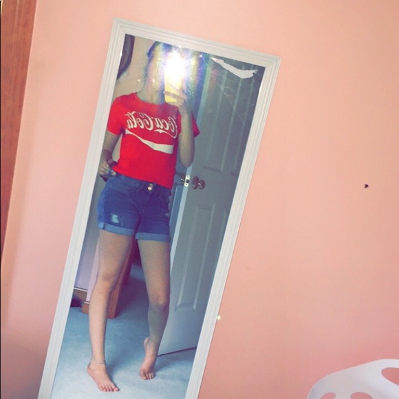 Profile Picture of Piper Desroberts (@piperxmonique) on Poshmark