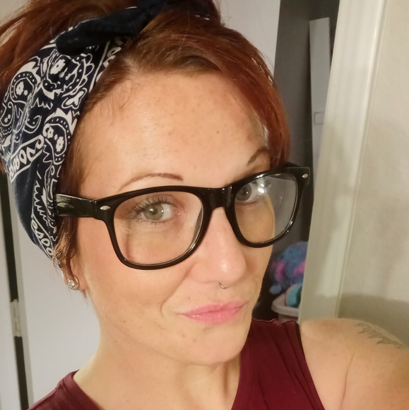 Profile Picture of Sara Swinford (@gingersnapps86) on Poshmark
