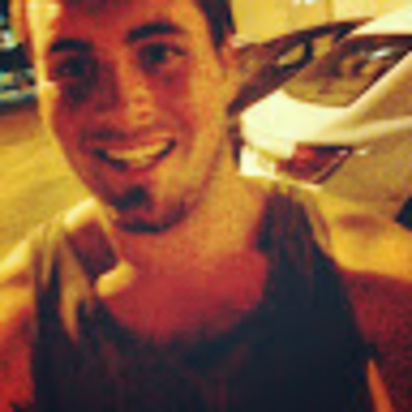 Profile Picture of Justin Craven (@jcrave32) on Poshmark