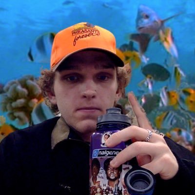 Profile Picture of Charles (@toe_curl) on Twitter