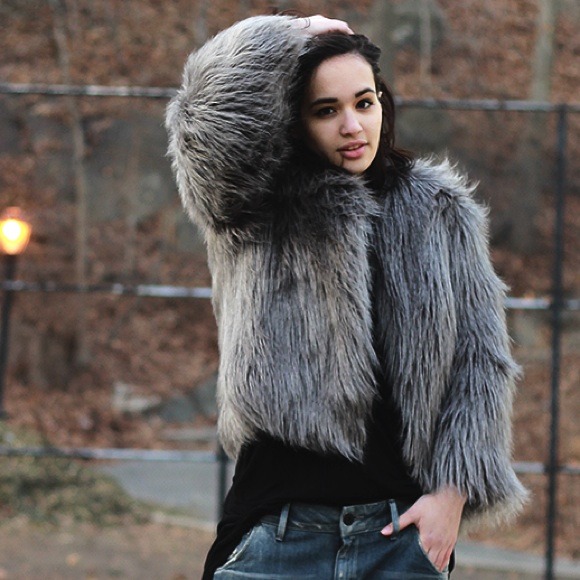 Profile Picture of Shelly Alvarez (@thursdvy) on Poshmark