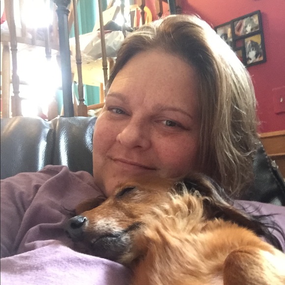 Profile Picture of Amy Masek (@amymasek) on Poshmark