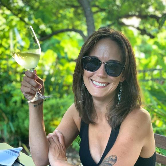 Profile Picture of Corrie Parrish (@greencat006) on Poshmark