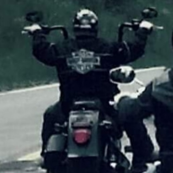 Profile Picture of Justin Benson (@bub69x) on Poshmark