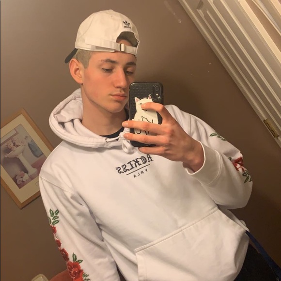 Profile Picture of Joey Cuzzupoli (@joeycuzzupoli) on Poshmark