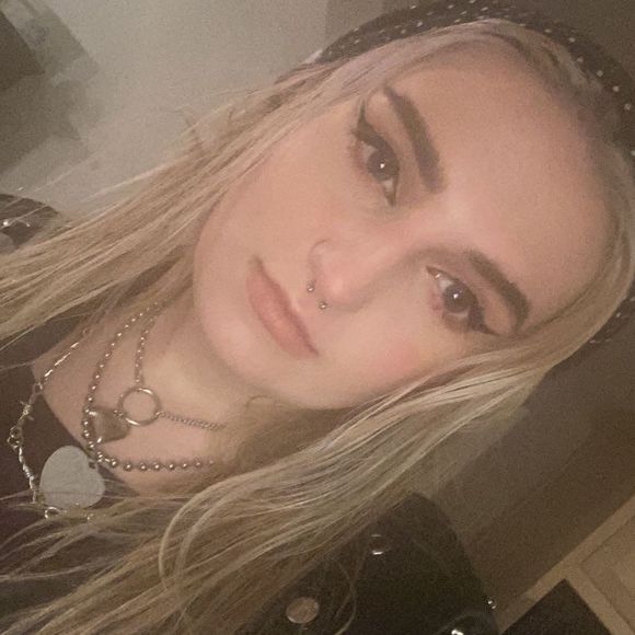 Profile Picture of Kimmi Mcphee (@kimmimcphee) on Poshmark